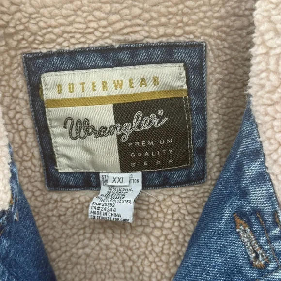 Wrangler Denim Blue Jacket with Sherpa Lining & Collar - Picture 2 of 5